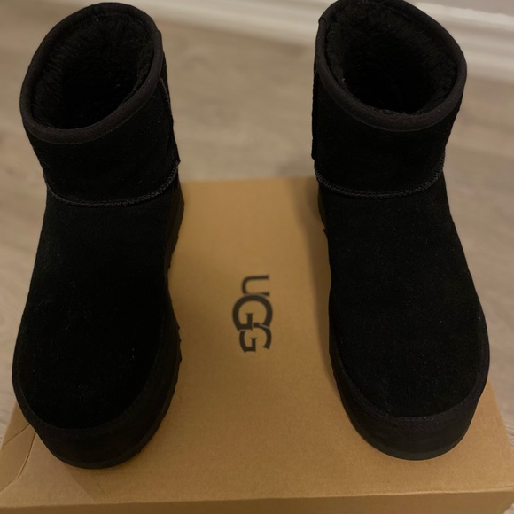 Ugg Black Platform - Picture 3 of 3